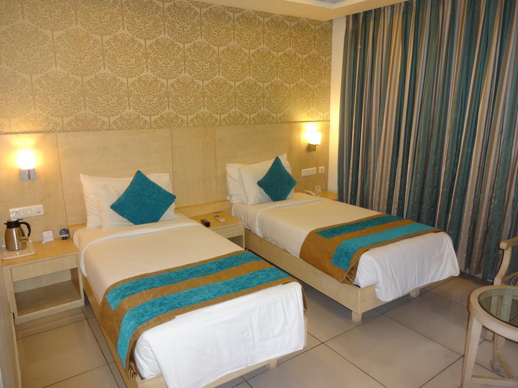 Hotel Southern Grand Vijayawāda Esterno foto