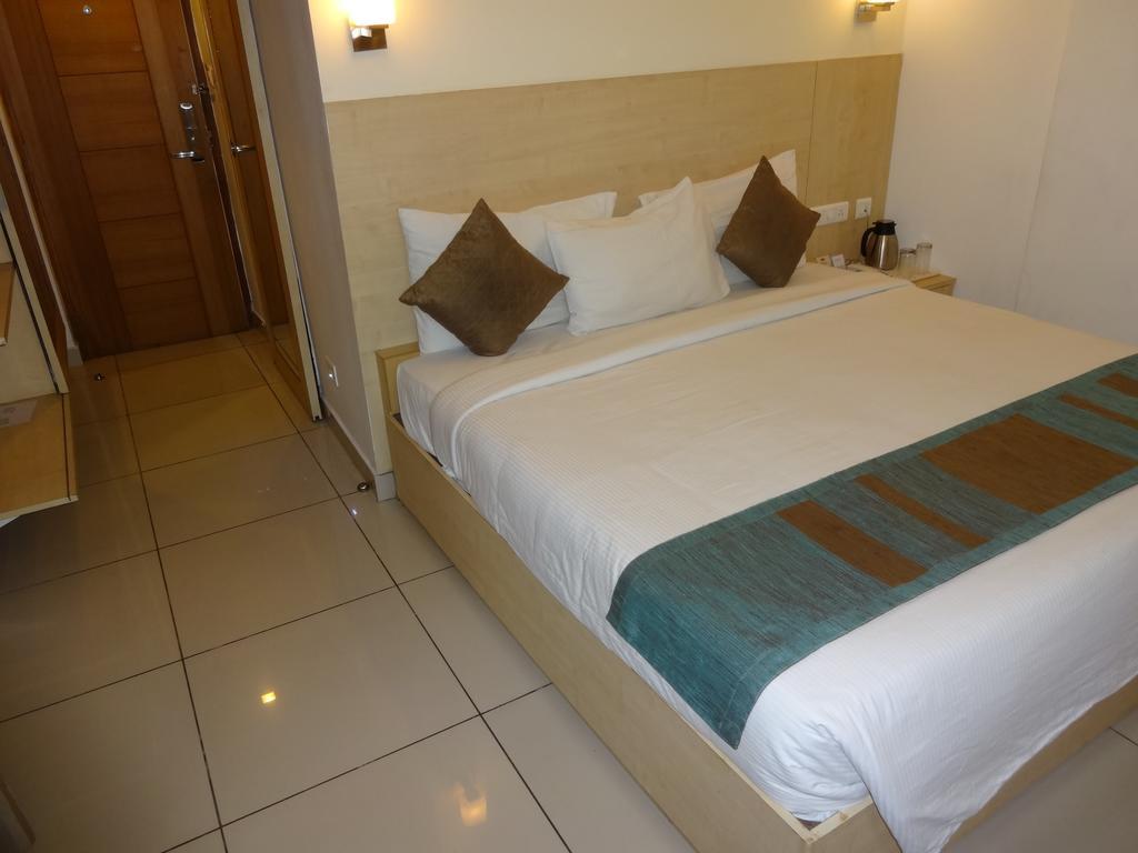 Hotel Southern Grand Vijayawāda Esterno foto