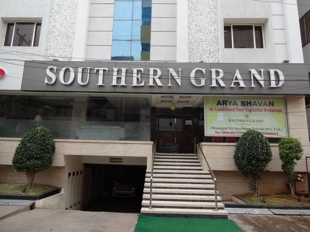 Hotel Southern Grand Vijayawāda Esterno foto