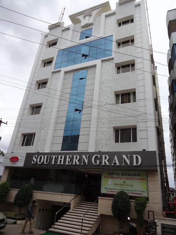 Hotel Southern Grand Vijayawāda Esterno foto