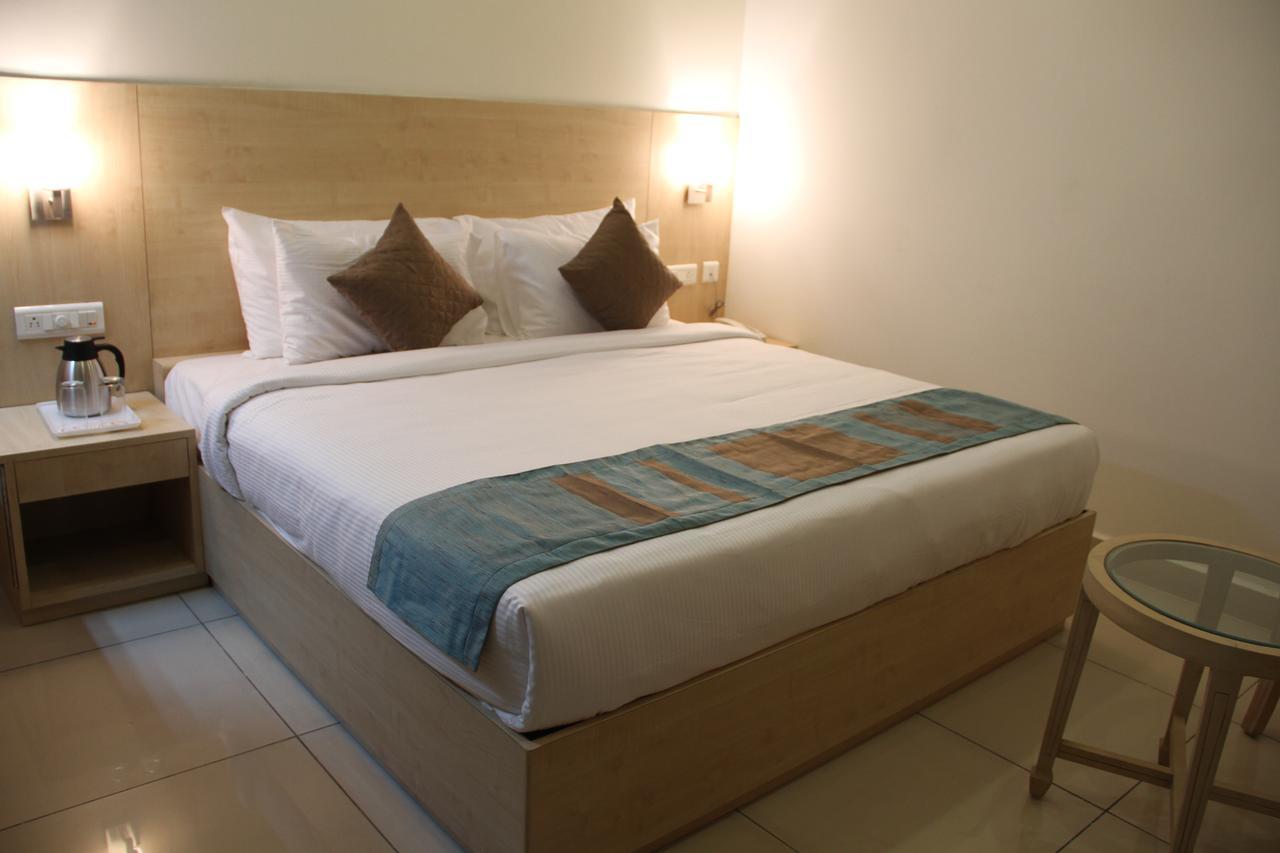 Hotel Southern Grand Vijayawāda Esterno foto