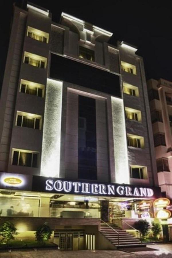 Hotel Southern Grand Vijayawāda Esterno foto